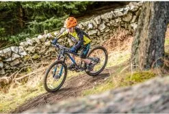 Frog Bikes Frog Mtb 62 Harmaa Metallic/Neonsininen 9 Frog Bikes Frog Mtb 62 Harmaa Metallic/Neonsininen -Trek Myyntikauppa blue 2 2 1