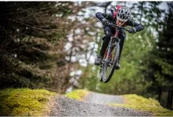 Frog Bikes Frog Mtb 72 Harmaa Metallic/Neonpunainen -Trek Myyntikauppa r 1